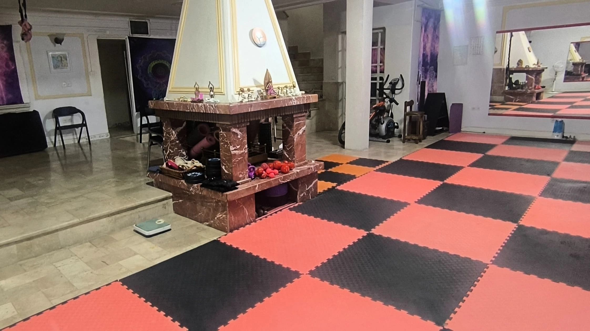 سالن یوگا