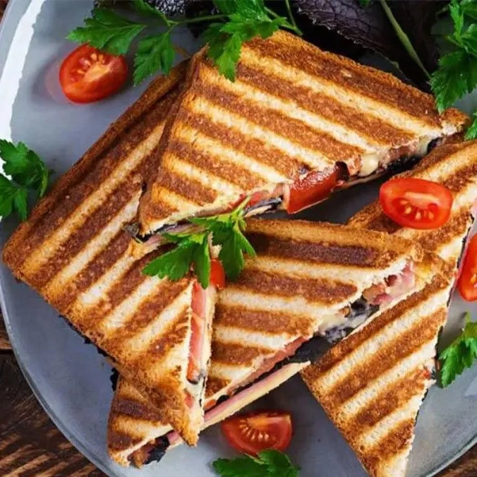 اسنک گوشت و سوسیس (بدون پنیر پیتزا)