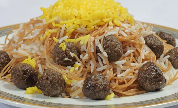 رشته پلو با گوشت