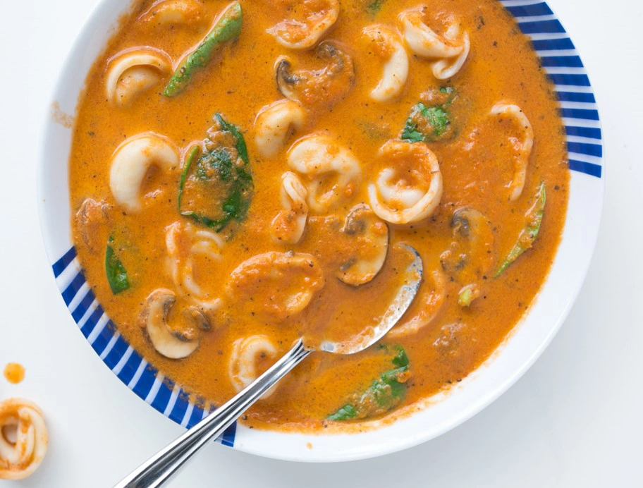 سوپ مرغ و گوجه فرنگی و قارچ